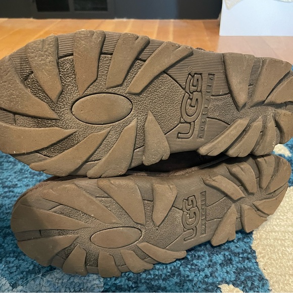 UGG “Burnt Cedar” Brown Short Boots - Picture 5 of 10